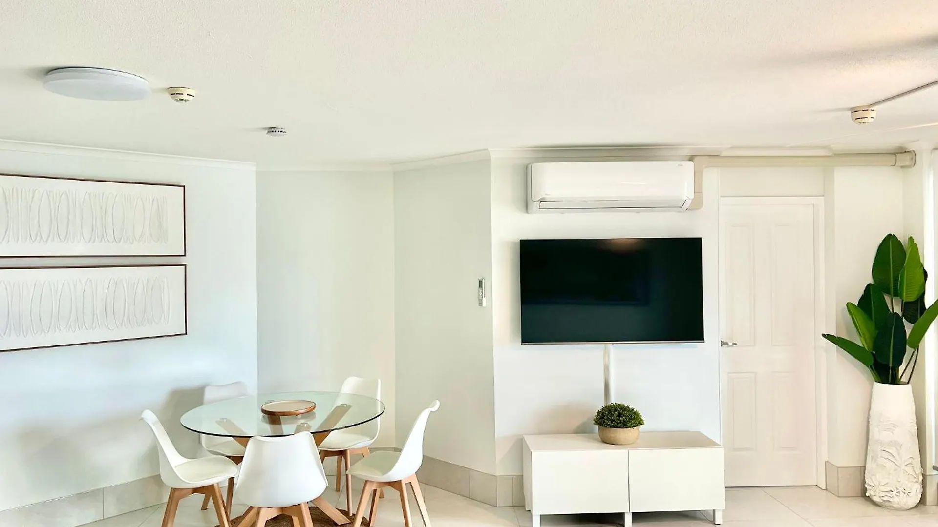 גולד קוסט Top Of The Mark - Top Floor Apartment & Parking