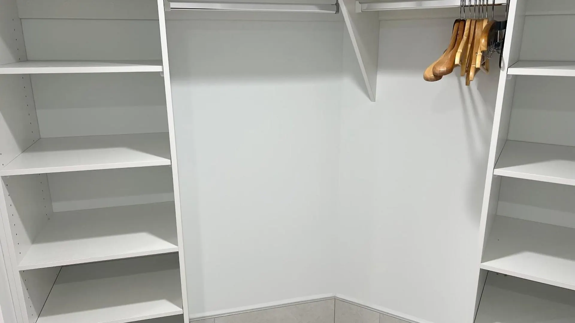 Top Of The Mark - Top Floor Apartment & Parking Gold Coast
