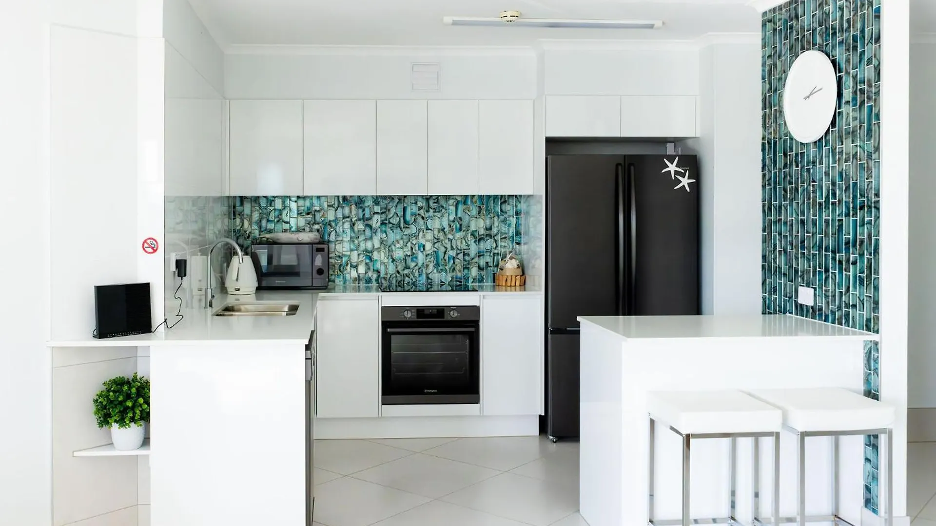 Top Of The Mark - Top Floor Apartment & Parking Gold Coast